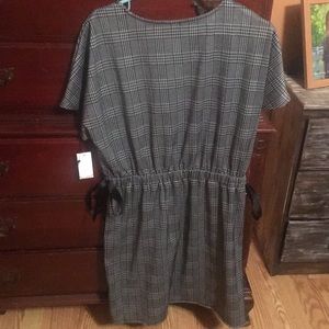 Signature Studio, size large. NWT